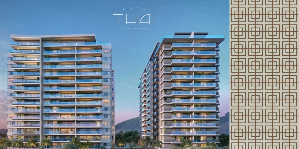 Imagem da fachada noturna do Gran Thai Península com iluminação cênica.