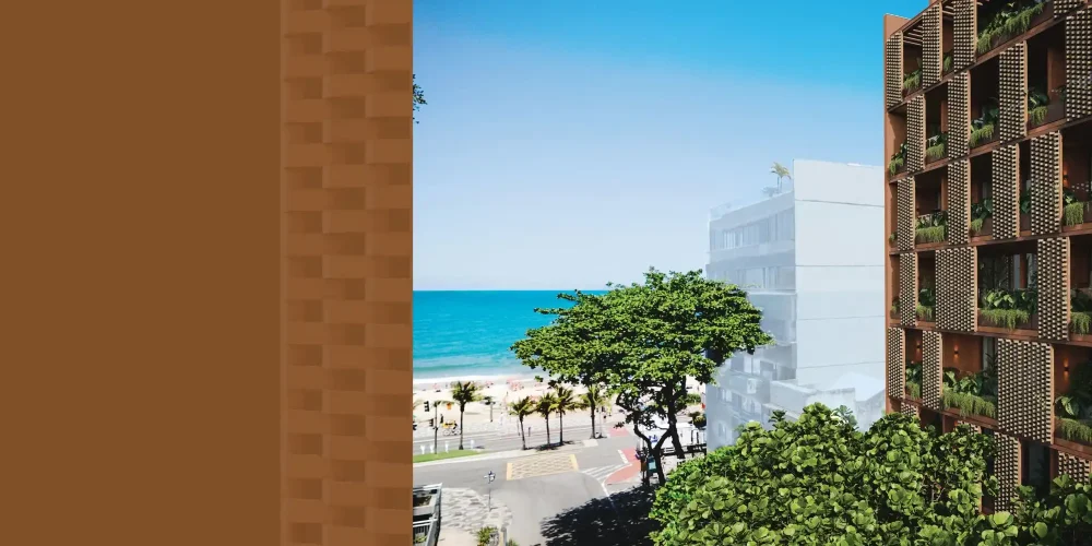 Detalhe da fachada do Mare Ipanema com vista para a Praia de Ipanema e mar ao fundo, destacando arquitetura contemporânea e brises vazados com vegetação