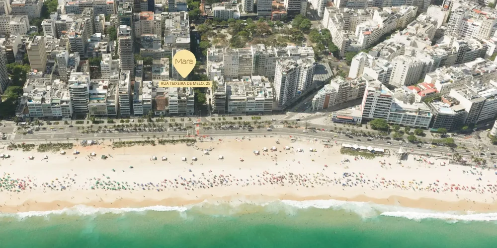 Vista aérea da Praia de Ipanema com destaque para a localização do Mare Ipanema na Rua Teixeira de Melo, 25.